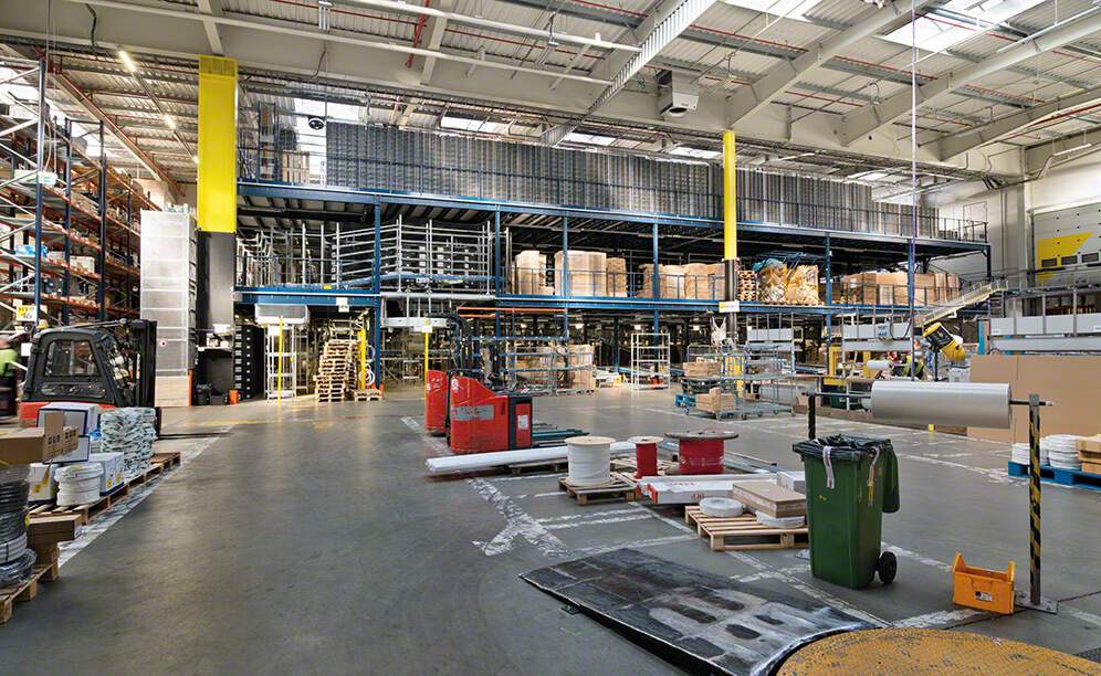 Le secteur nº7 se distingue par une énorme mezzanine industrielle à trois niveaux (avec le niveau au sol)