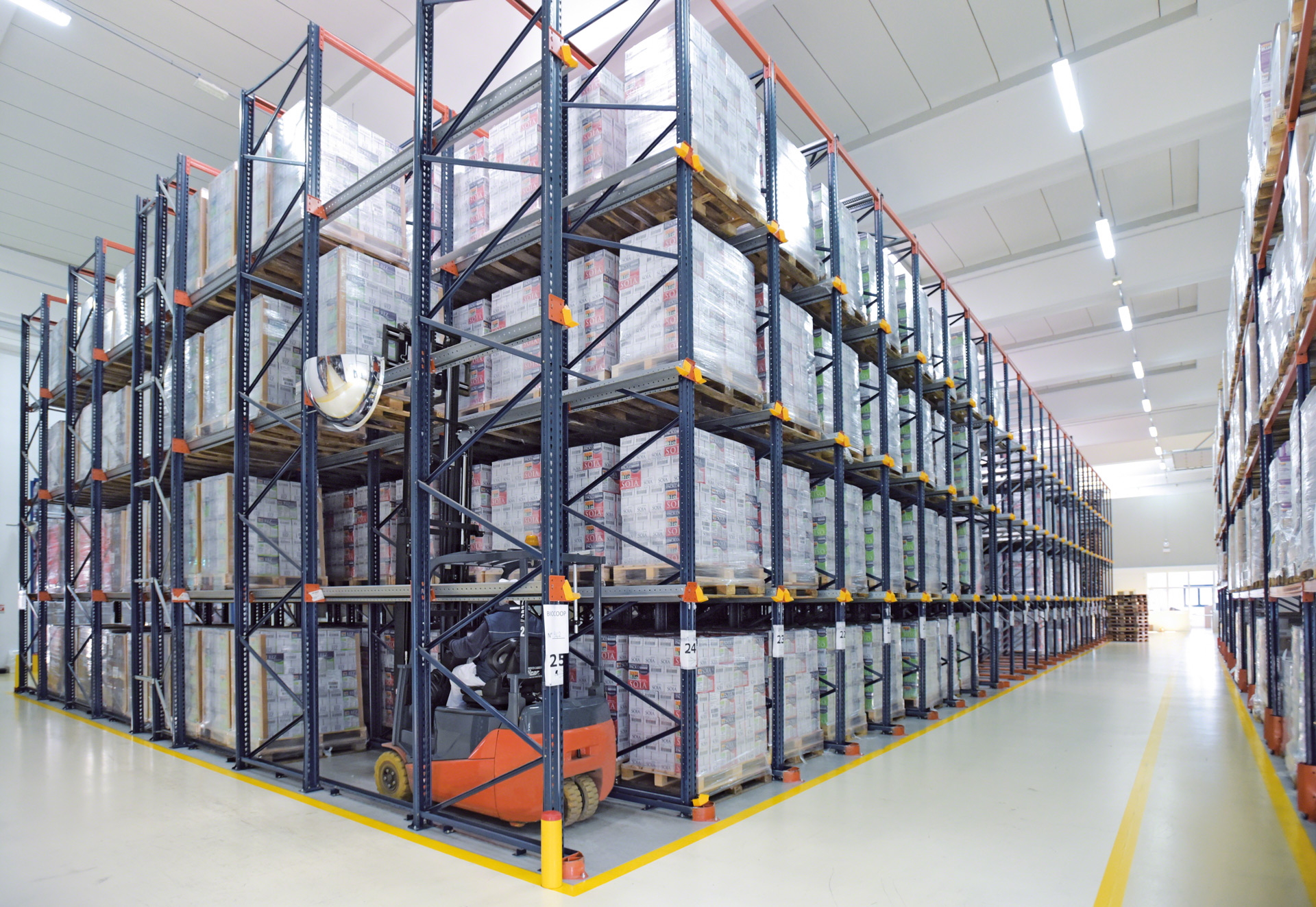 Racks à accumulation - Mecalux.fr